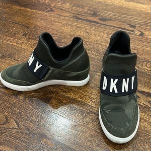 DKNY